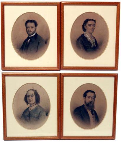 null Ecole française vers 1830-40. Suite de de quatre portraits d'hommes et de femmes....