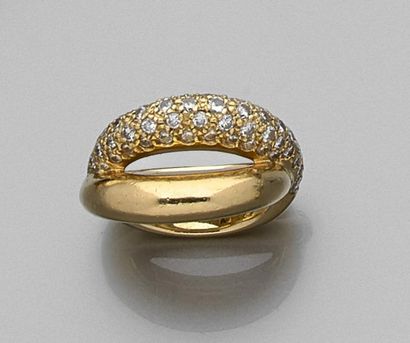 null MAUBOUSSIN. BAGUE double anneau en or jaune, un anneau pavé de diamants. Signée,...