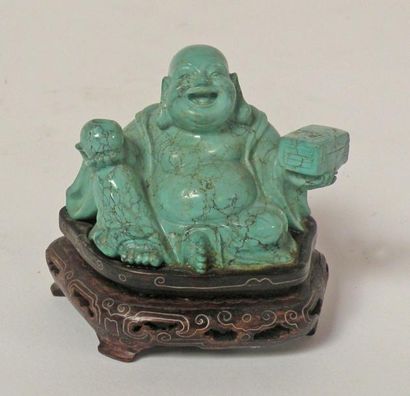 null SUJET en turquoise figurant un Bouddha souriant. H. 4,5 cm (Traces de colle...