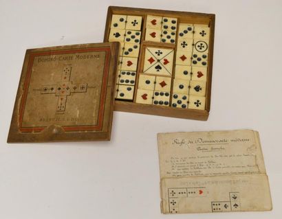 null BOITE de JEU de DOMINOS moderne en os et bois noirci, rehaussé de motifs polychromes,...