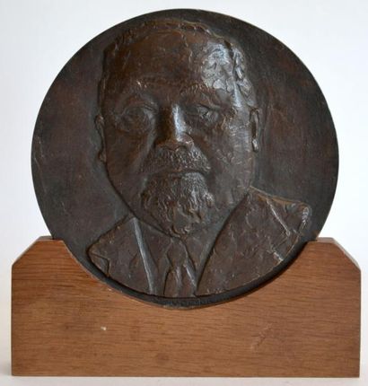 null Claude FRAISSE (XIX-XX) MEDAILLON en bronze à patine brune représentant le portrait...