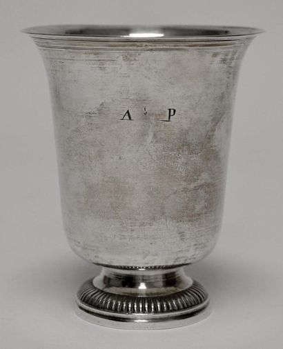 null TIMBALE en argent, sur piédouche à godrons, le col évasé, Paris, 1798-1809....