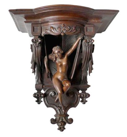 null Originale CONSOLE murale en bois sculpté à décor d'une femme nue assise se balançant...