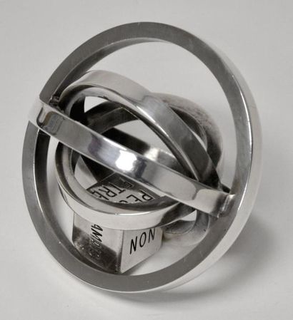 null Original PRESSE-PAPIER en bronze argent en forme de sphère à trous anneaux enserrant...