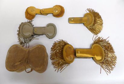 null Lot de quatre paires d'EPAULETTES.