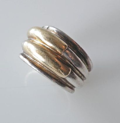 null LALAOUNIS. BAGUE anneau en or et argent. Poids brut 7,7 g (usure)