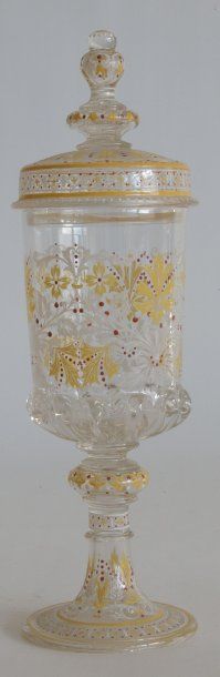 null DRAGEOIR en verre peint à décor fleoral polychrome. H. 34 cm