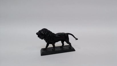 null Lion marchant, bronze. 