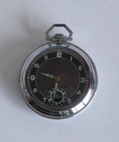 null MONTRE GOUSSET en métal chromé vers 1930