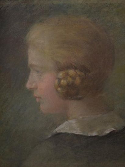 null A. MADOT, XIXe-XXe. Jeune fille aux macarons de profil. Pastel signé en bas...