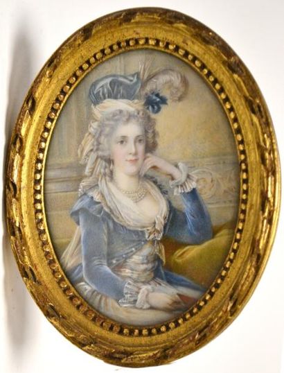 null MINIATURE ovale, portrait de Louise de Lorraire, dans le goût du XVIIIe. 7,2...