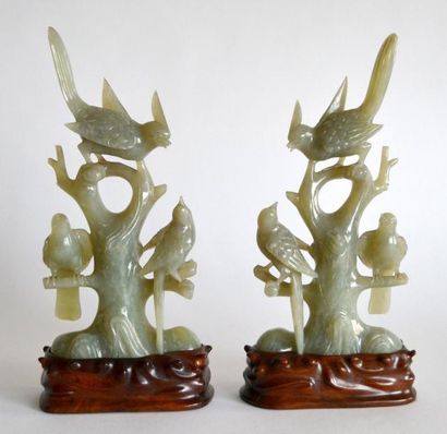 null CHINE - Paire de sculptures en serpentine représentant des troncs sur lesquels...
