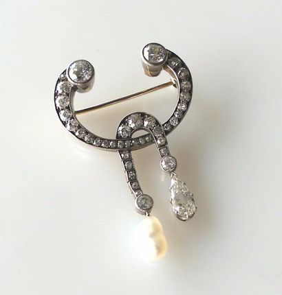 null Belle BROCHE en or (14k) et argent, ornée de diamants, les deux principaux calibrant...