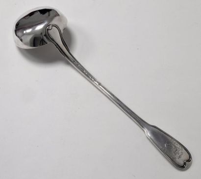 null Grande LOUCHE en argent modèle filet, armoiries ecclesiastiques sur la spatule....