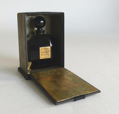 null D'Orsay. "Le Dandy" (1925). Présenté dans son coffret cubique en carton titré,...