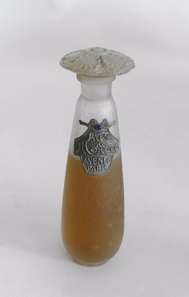 null Avenel, "Brise de Monaco" (années1920), flacon Amphore en verre incolore pressé...