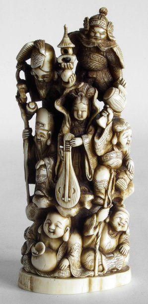 null GROUPE en ivoire sculpté et patine, les huit dieux du bohneur. Japon fin XIXe....