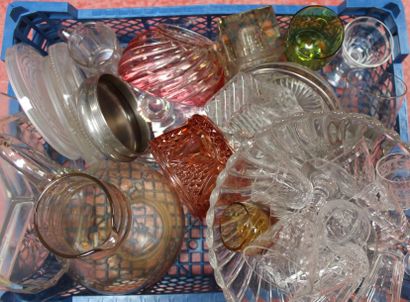 null Lot de cristal et verres dont PLAT à hors d'oeuvres, coupe monté, verres à liqueurs...
