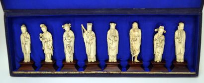 null CHINE - Suite de huit PERSONNAGES du panthéon taoïste en ivoire sculpté. Vers...