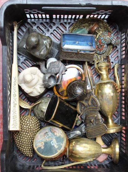 null Lot comprenant bouddha, vases, bronze, boîtes à bijoux et bibelots divers e...