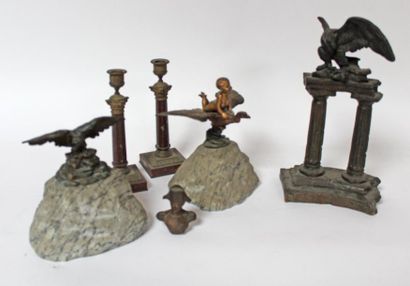 null Ensemble de petits bronzes divers, dont aigle, buste Napoléon, paire de bougeoirs....