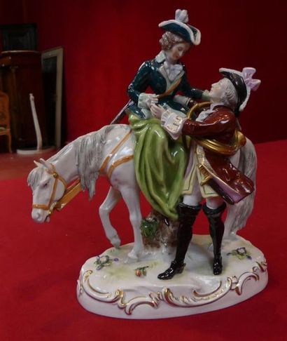 null Groupe en porcelaine figurant une amazone et un chasseur. 