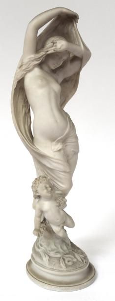 null Ecole française vers 1900. Femme drapée, un putto à ses pieds. Albâtre. (Manquent...