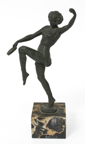 null FAYRAL (Pierre LE FAGUAYS) (1892-1962) Danseuse au tambourin. Régule à patine...