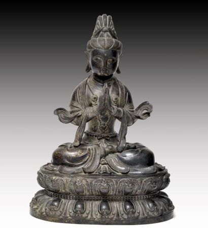 null CHINE - Milieu Epoque MING  (1368 - 1644) Statuette de Guanyin en bronze à  patine...