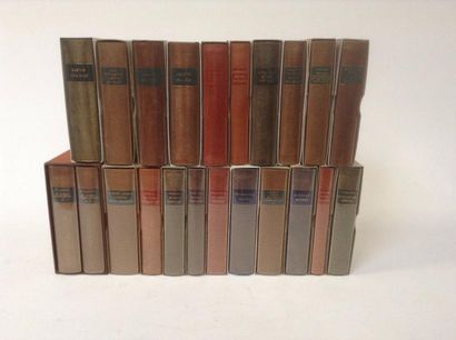 null 22 volumes d la Bibliothèque de la Pléiade dont Camus, Descartes, Diderot, ...