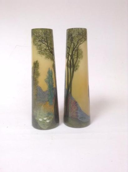 null Legras. Paire de vases en verre émaillé à décor d'un paysage aux arbres. H 35...