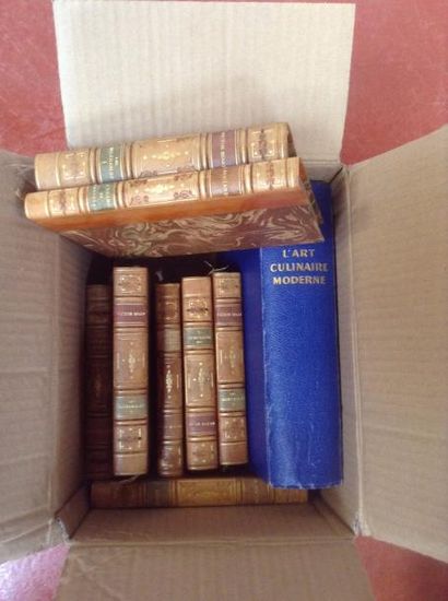 null Lot de livres reliés dont L'art culinaire moderne, Victor Hugo, Edmond Rost...