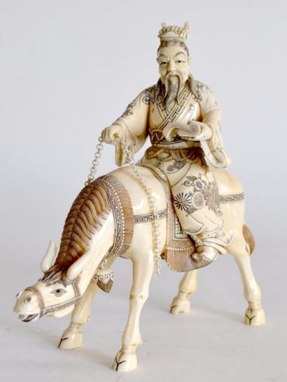 null CHINE. SUJET en ivoire sculpté et patiné figurant un sage sur sa mule. Marque...