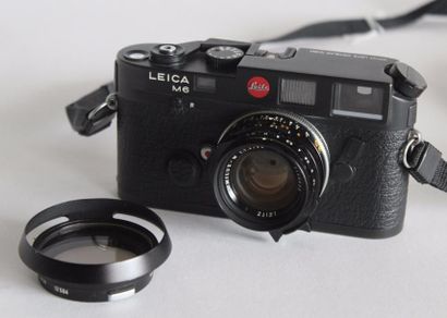 null APPAREIL photographique LEICA M6 n° 1677519, avec optique Leitz Summilux n°...