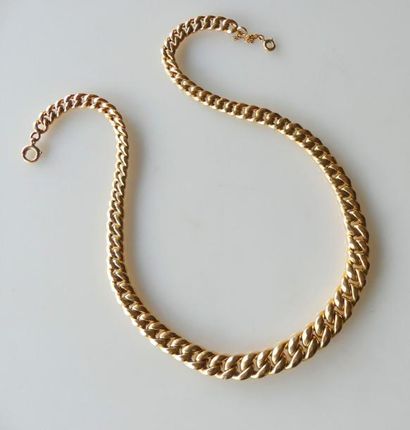 null COLLIER en or jaune, maille gourmette en chute. Poids 35,4 g