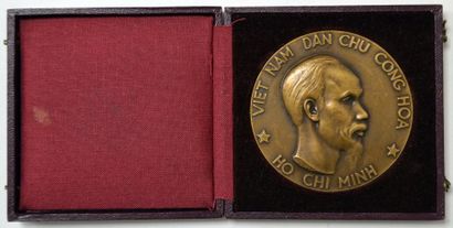 null WU CAO DAM (1908-2000) Médaille en bronze à l'effigie de Ho Chi Minh, Vietnam,...