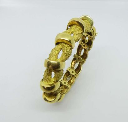 null Original BRACELET en or jaune, la maille amatie rythmée de demi anneaux en or...