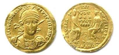 null CONSTANT II (337-361). Son buste de face R/. Rome et Constantinople assises....