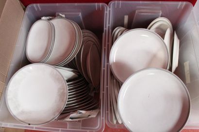 null LIMOGES partie de service de vaisselle porcelaine blanche, filet gris