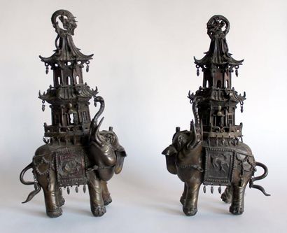 null Paire d'originaux SUJETS en bronze, éléphants soutenant une pagode animée de...