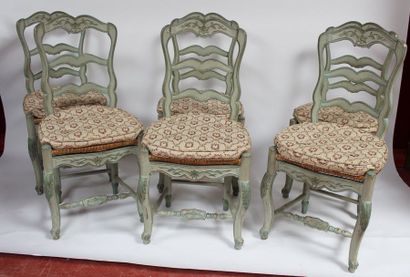 null Six CHAISES paillées en bois laqué vert rechampi vert. Style Louis XV prove...