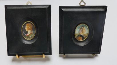 null Une paire de MINIATURES portraits de femmes. Signées D. Manfriani. Cadre en...