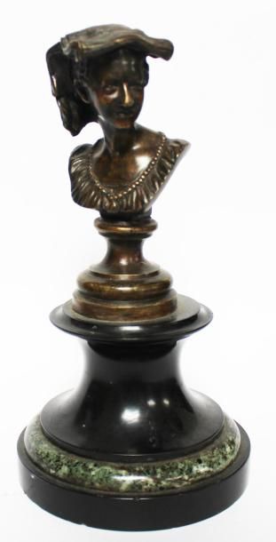 null JEAN BAPTISTE CARPEAUX (1827- 1875), Buste de jeune napolitaine. Bronze à patine...