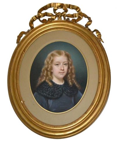 null CADES, XIXe Portrait de jeune fille aux anglaises. Pastel ovale, signé et daté...
