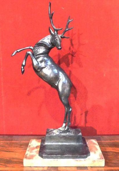 null AICHELE Paul (1859-1910), Grand cerf bondissant. Bronze à patine noire, signé...