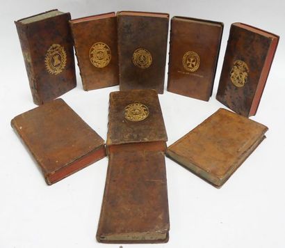 null Réunion de 9 volumes (18e siècle) dépareillés la plupart aux armes