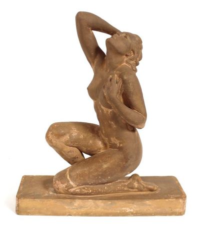 null Ugo CIPRIANI (1887-1960) Femme nue accroupie. Terre cuite signée. (Accidents)....