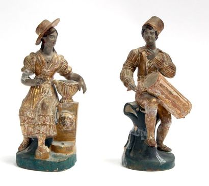 null Paire d’originaux SUJETS en terre cuite polychrome et or, musicien jouant du...