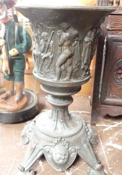 null Un vase en régule à décor à l'antique 