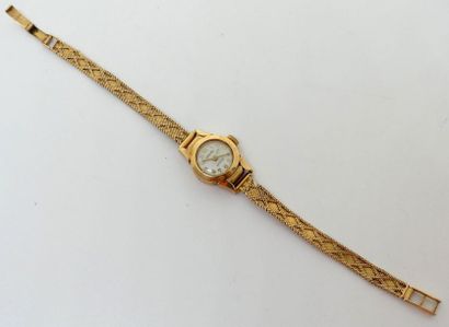 null MONTRE BRACELET, le boitier et le tour de poignet en or jaune. Poids brut 19,8...